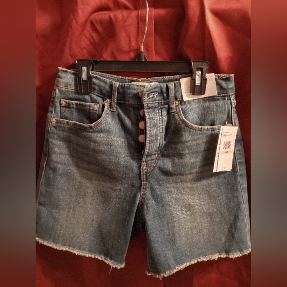 Size 6 high waist midi shorts Jessica Simpson brand